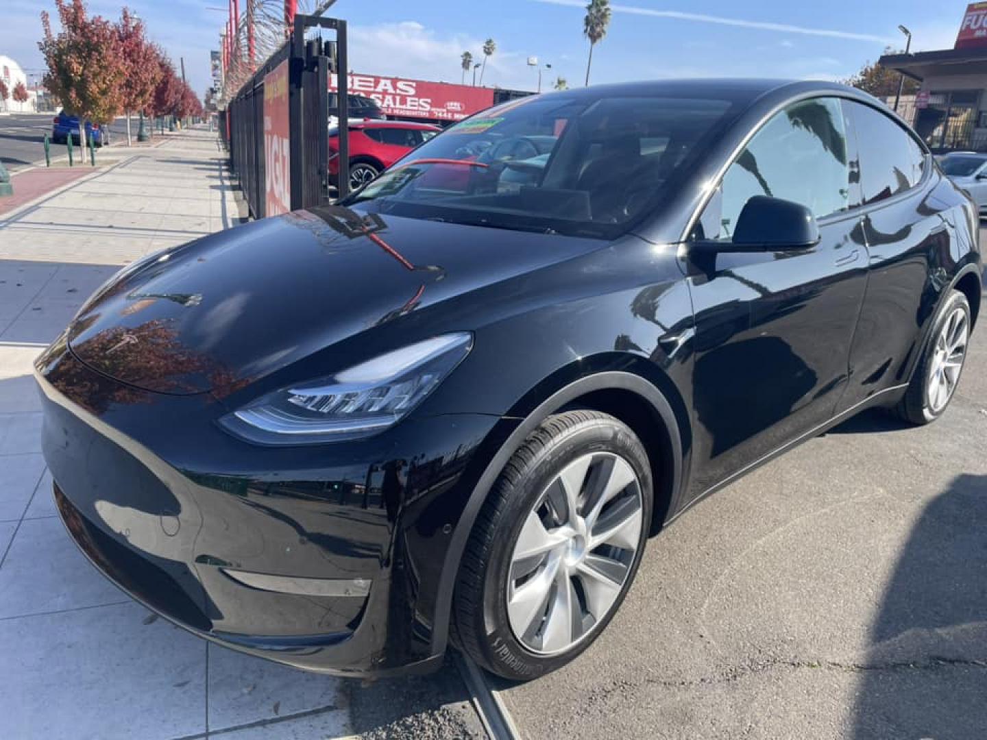 2021 BLACK /BLACK Tesla Model Y Long Range AWD (5YJYGAEE4MF) with an ELECTRIC engine, 1A transmission, located at 744 E Miner Ave, Stockton, CA, 95202, (209) 944-5770, 37.956863, -121.282082 - PLUS TAXES AND FEES - Photo#3