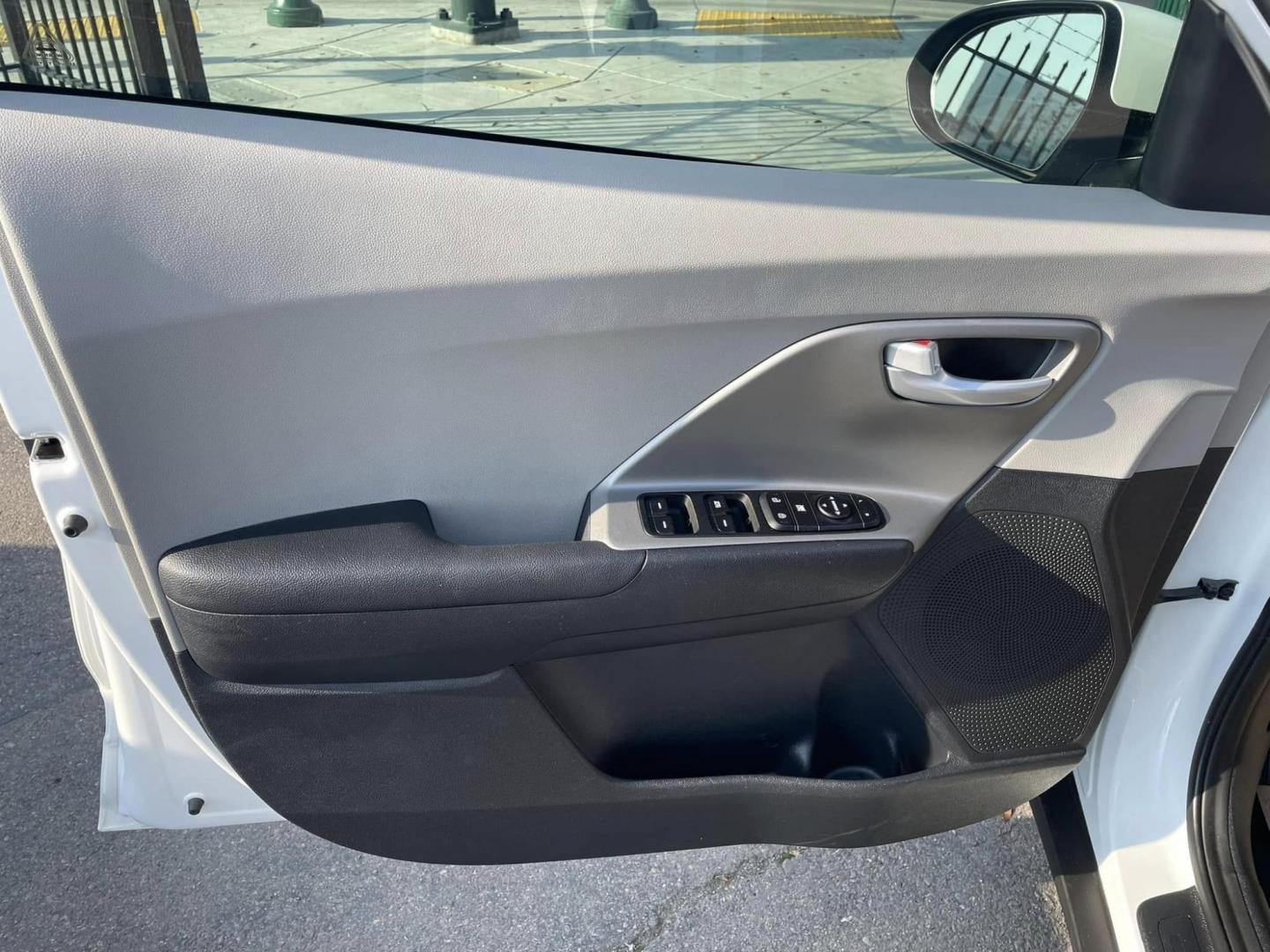 2019 WHITE Kia Niro Plug In Hybrid LX (KNDCM3LD3K5) , 6A transmission, located at 744 E Miner Ave, Stockton, CA, 95202, (209) 944-5770, 37.956863, -121.282082 - PLUS TAXES AND FEES - Photo#4