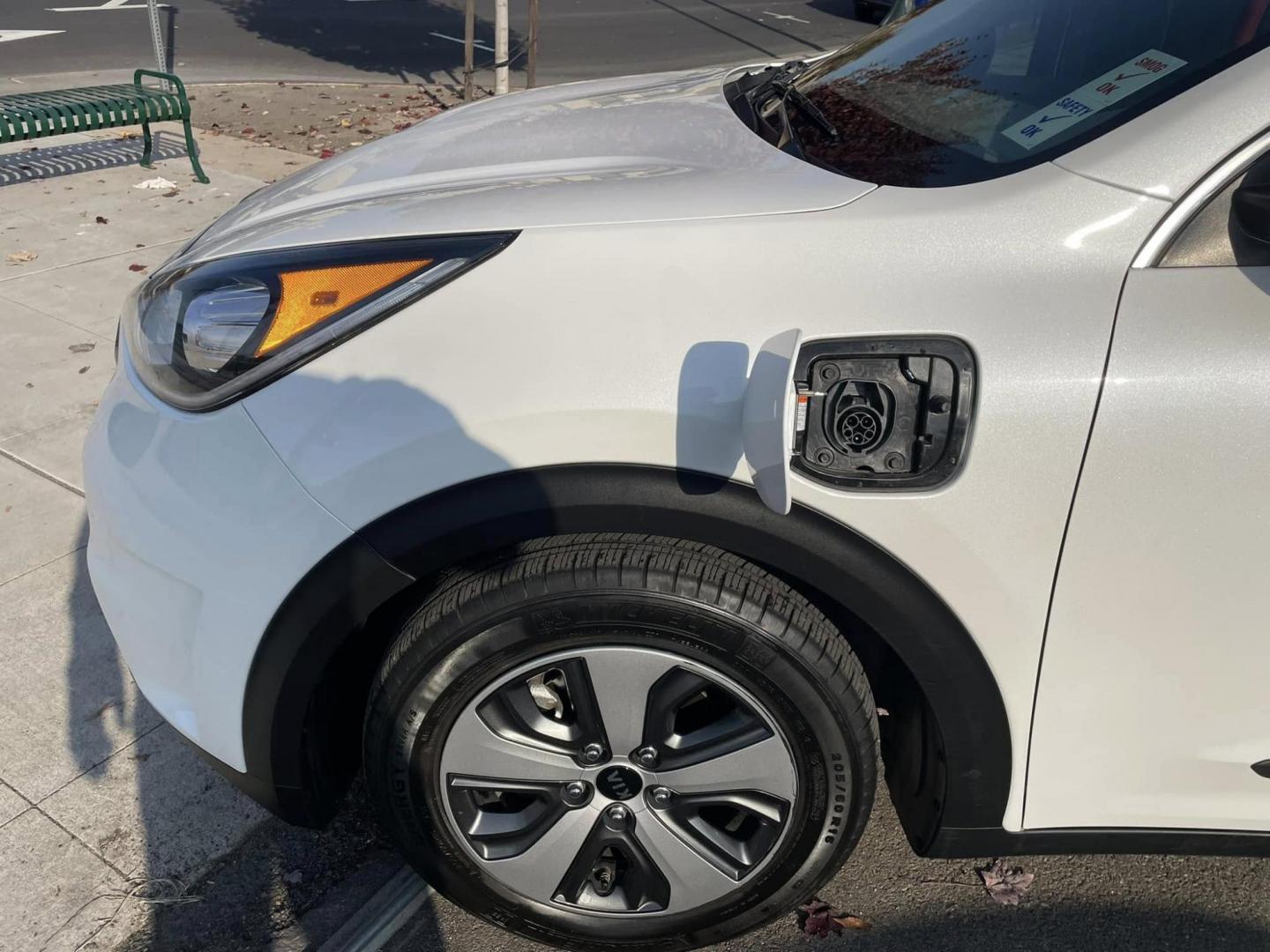 2019 WHITE Kia Niro Plug In Hybrid LX (KNDCM3LD3K5) , 6A transmission, located at 744 E Miner Ave, Stockton, CA, 95202, (209) 944-5770, 37.956863, -121.282082 - PLUS TAXES AND FEES - Photo#3