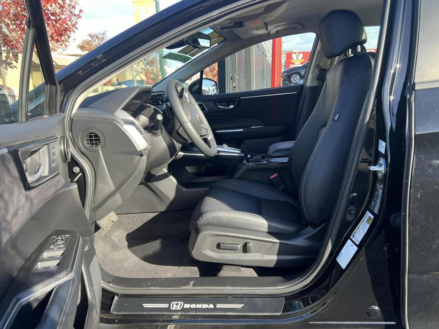 2019 WHITE Honda Clarity Touring Plug-In Hybrid (JHMZC5F30KC) with an 1.5L L4 DOHC 16V HYBRID engine, CVT transmission, located at 744 E Miner Ave, Stockton, CA, 95202, (209) 944-5770, 37.956863, -121.282082 - PLUS TAXES AND FEES - Photo#7