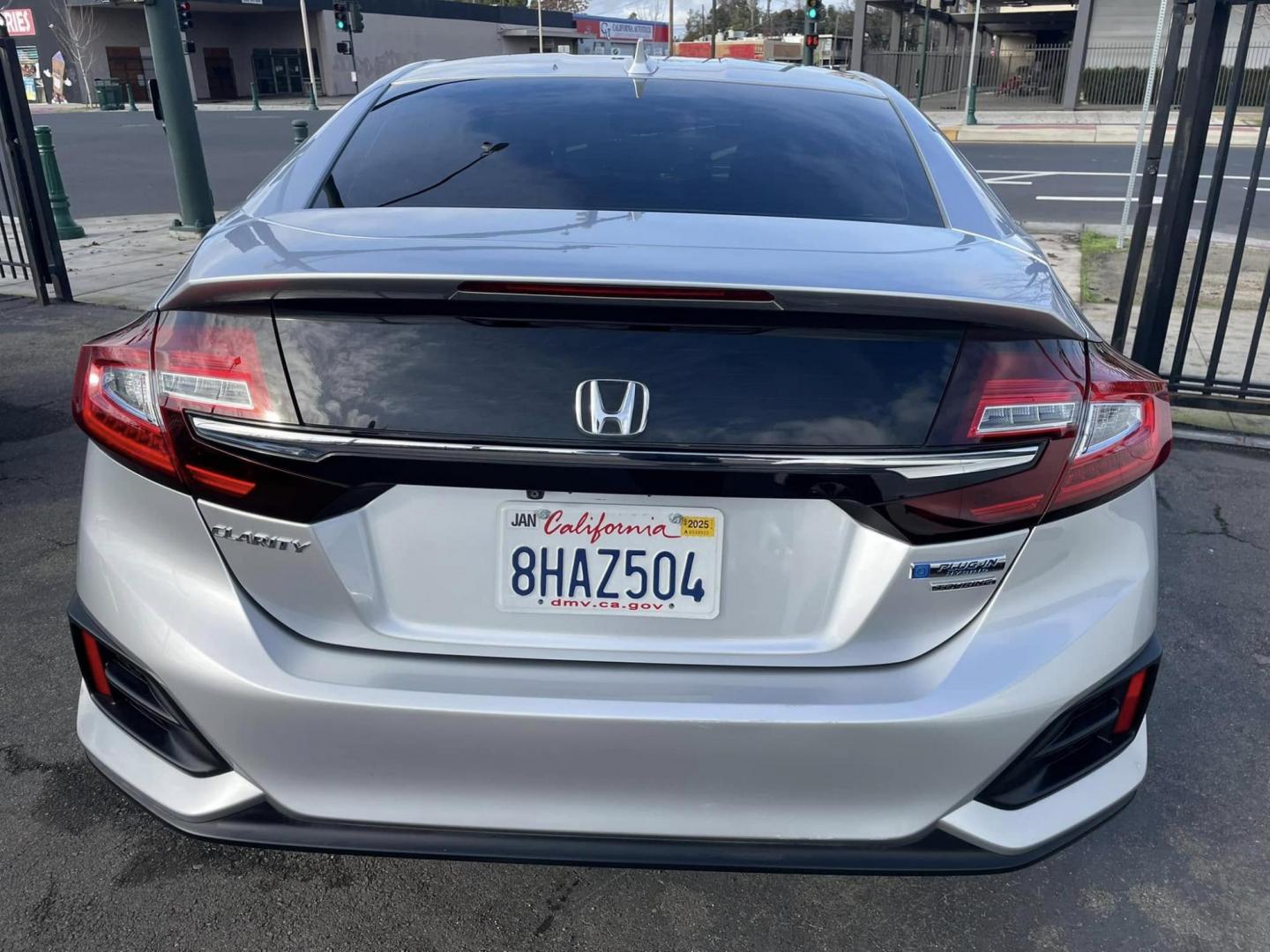 2018 SILVER Honda Clarity Touring Plug-In Hybrid (JHMZC5F37JC) with an 1.5L L4 DOHC 16V HYBRID engine, CVT transmission, located at 744 E Miner Ave, Stockton, CA, 95202, (209) 944-5770, 37.956863, -121.282082 - PLUS TAXES AND FEES - Photo#13