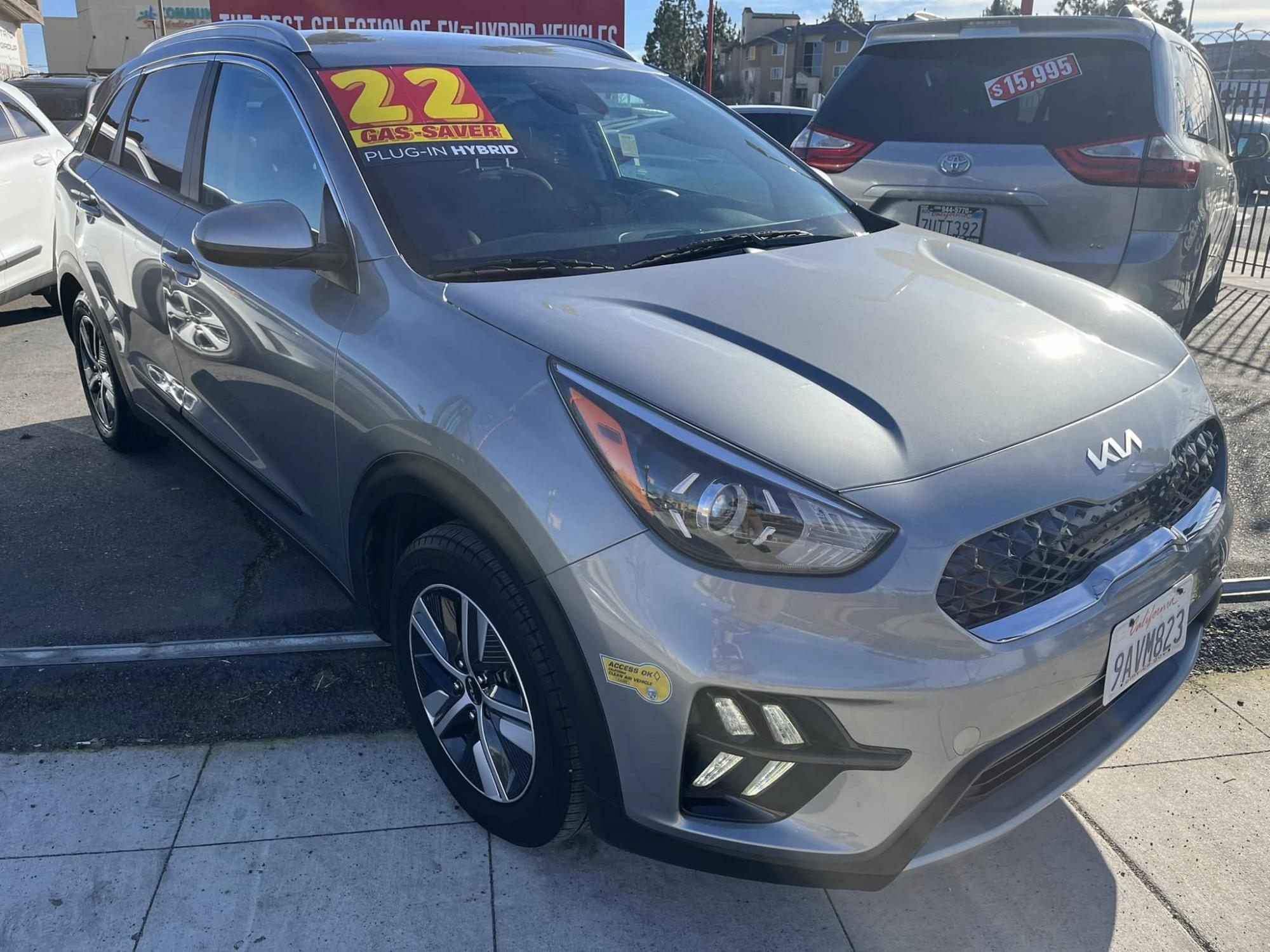 photo of 2022 Kia Niro LXS PLUG-IN HYBRID 