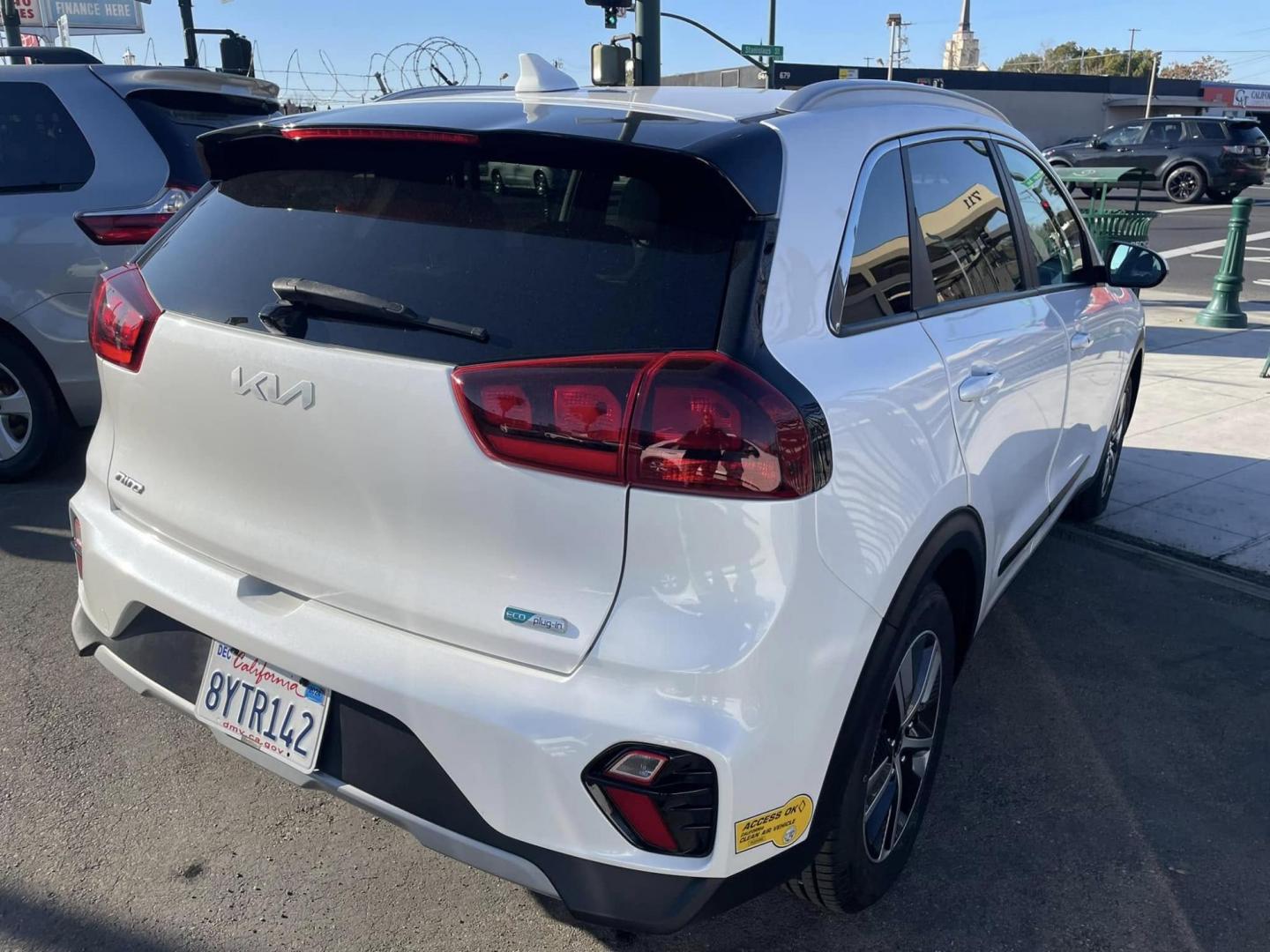 2022 WHITE Kia Niro Plug In Hybrid LXS (KNDCM3LD3N5) , 6A transmission, located at 744 E Miner Ave, Stockton, CA, 95202, (209) 944-5770, 37.956863, -121.282082 - PLUS TAXES AND FEES - Photo#11