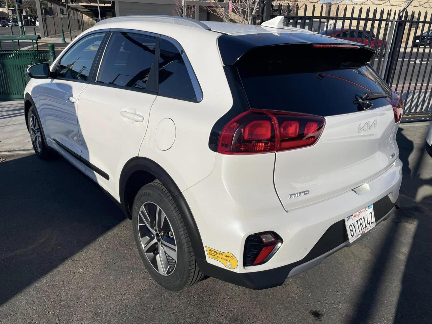 2022 WHITE Kia Niro Plug In Hybrid LXS (KNDCM3LD3N5) , 6A transmission, located at 744 E Miner Ave, Stockton, CA, 95202, (209) 944-5770, 37.956863, -121.282082 - PLUS TAXES AND FEES - Photo#9