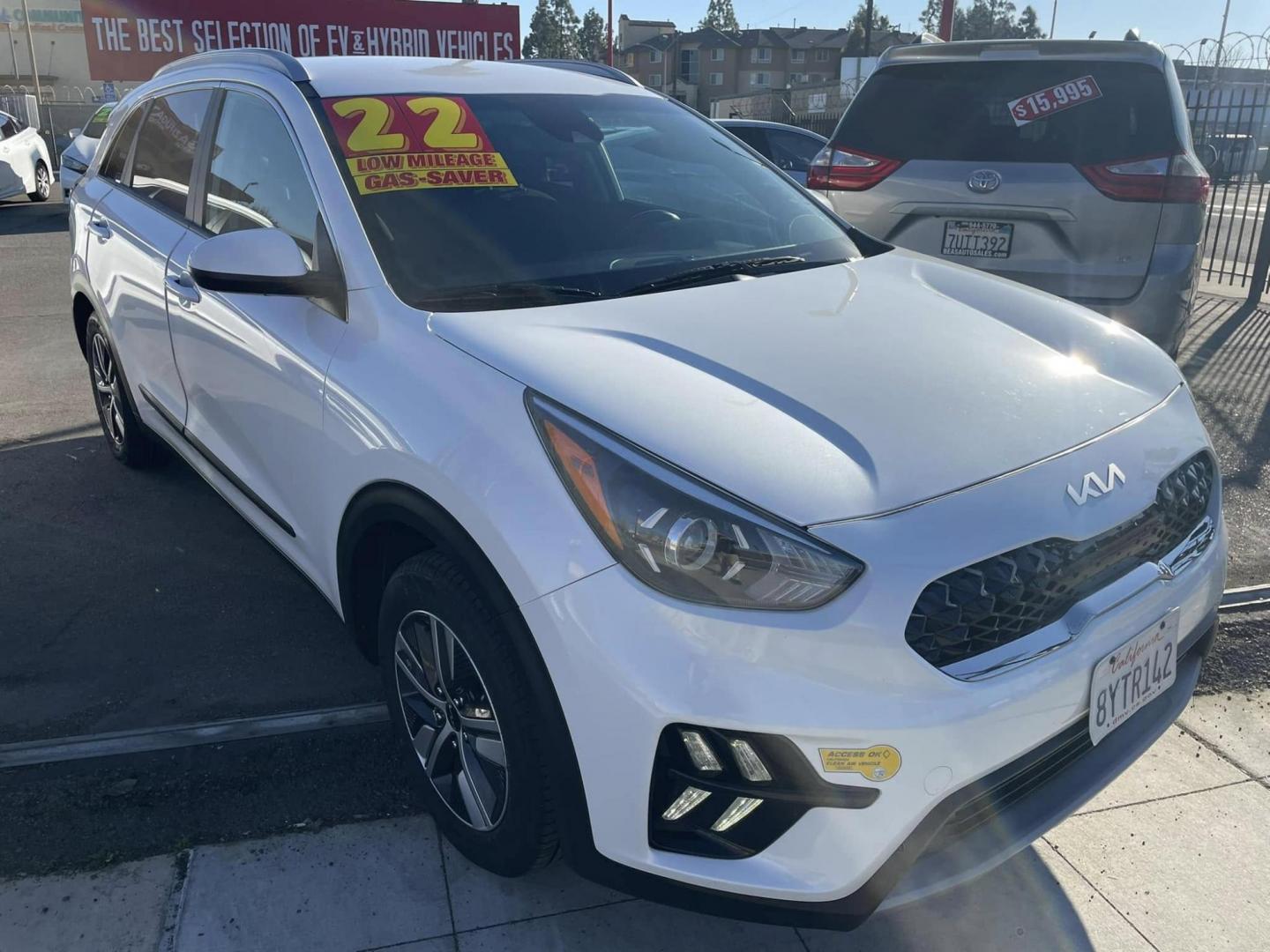 2022 WHITE Kia Niro Plug In Hybrid LXS (KNDCM3LD3N5) , 6A transmission, located at 744 E Miner Ave, Stockton, CA, 95202, (209) 944-5770, 37.956863, -121.282082 - PLUS TAXES AND FEES - Photo#1