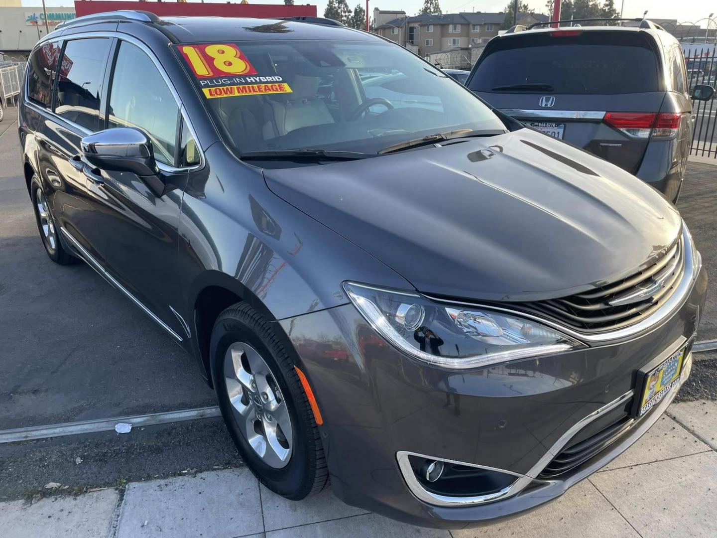 2018 Chrysler Pacifica Hybrid Limited (2C4RC1N70JR) with an 3.6L V6 DOHC 24V HYBRID engine, CVT transmission, located at 744 E Miner Ave, Stockton, CA, 95202, (209) 944-5770, 37.956863, -121.282082 - Photo#1