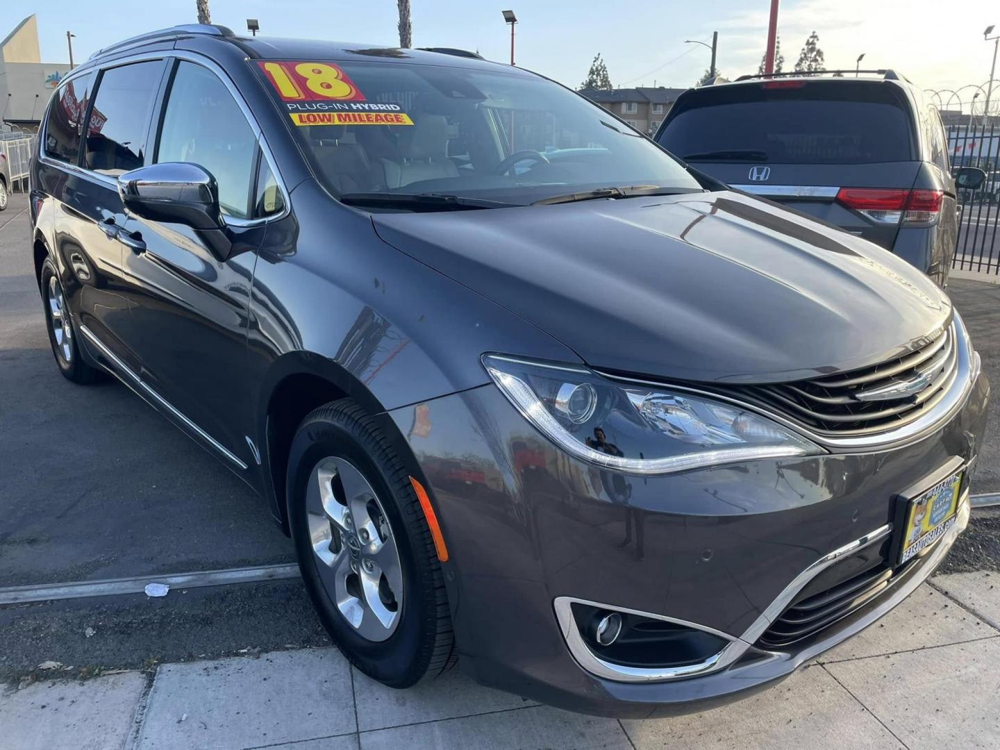 2018 Chrysler Pacifica Hybrid Limited (2C4RC1N70JR) with an 3.6L V6 DOHC 24V HYBRID engine, CVT transmission, located at 744 E Miner Ave, Stockton, CA, 95202, (209) 944-5770, 37.956863, -121.282082 - Photo#0