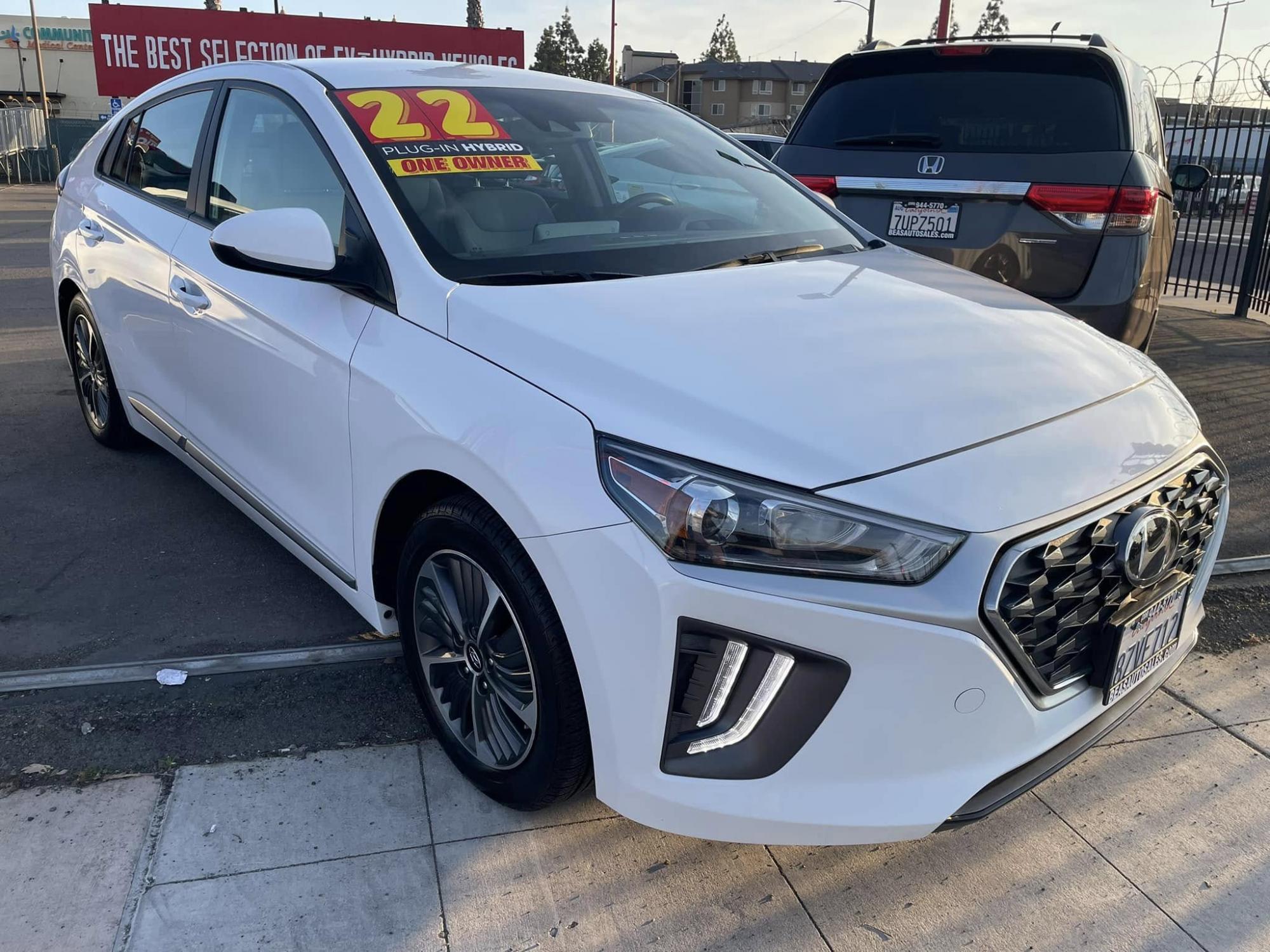 photo of 2022 Hyundai Ioniq Plug-In Hybrid SE