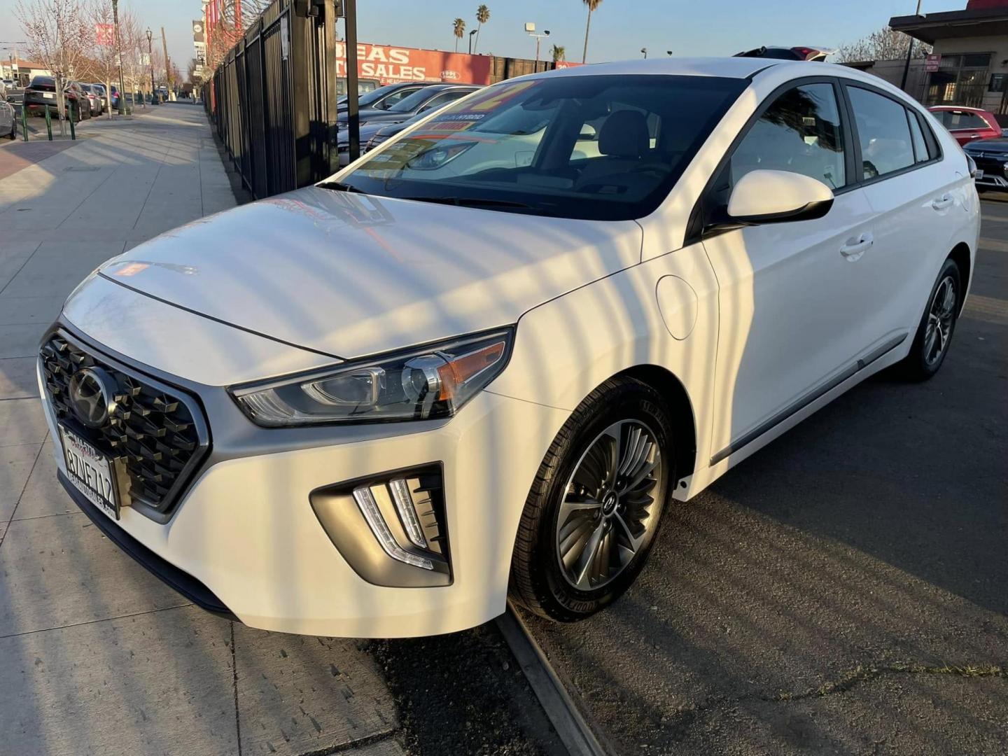 2022 Hyundai Ioniq Plug-In Hybrid SE (KMHC65LD6NU) with an 1.6L L4 DOHC 16V HYBRID engine, 6A transmission, located at 744 E Miner Ave, Stockton, CA, 95202, (209) 944-5770, 37.956863, -121.282082 - Photo#2