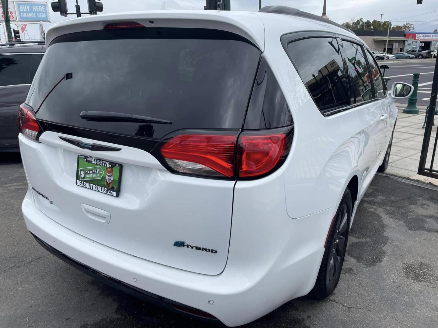 2020 WHITE Chrysler Pacifica Hybrid Touring L (2C4RC1L75LR) with an 3.6L V6 DOHC 24V HYBRID engine, CVT transmission, located at 744 E Miner Ave, Stockton, CA, 95202, (209) 944-5770, 37.956863, -121.282082 - Photo#13