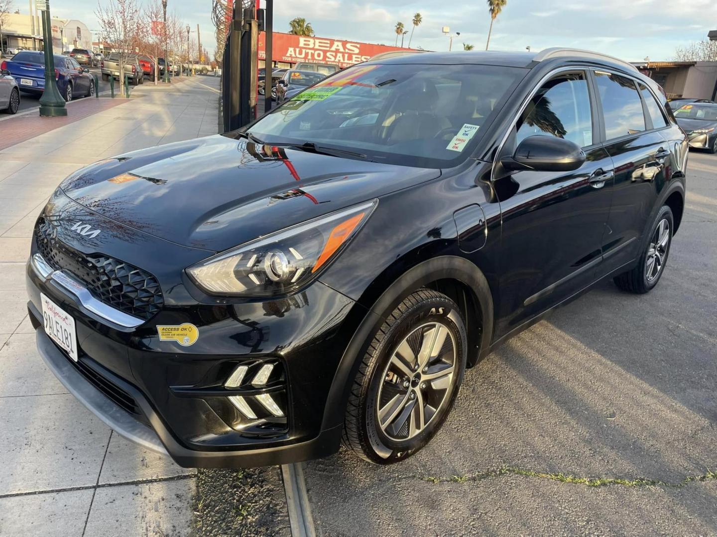 2022 BLACK Kia Niro Plug In Hybrid LXS (KNDCM3LD7N5) , 6A transmission, located at 744 E Miner Ave, Stockton, CA, 95202, (209) 944-5770, 37.956863, -121.282082 - PLUS TAXES AND FEES CHARGER NOT AVAILABLE - Photo#3