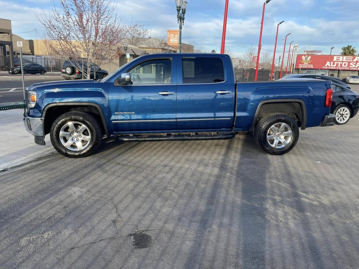 2015 Blue GMC Sierra 1500 SLT Crew Cab Long Box 2WD (3GTP1VEC1FG) with an 5.3L V8 OHV 16V engine, 6-Speed Automatic transmission, located at 744 E Miner Ave, Stockton, CA, 95202, (209) 944-5770, 37.956863, -121.282082 - Photo#14