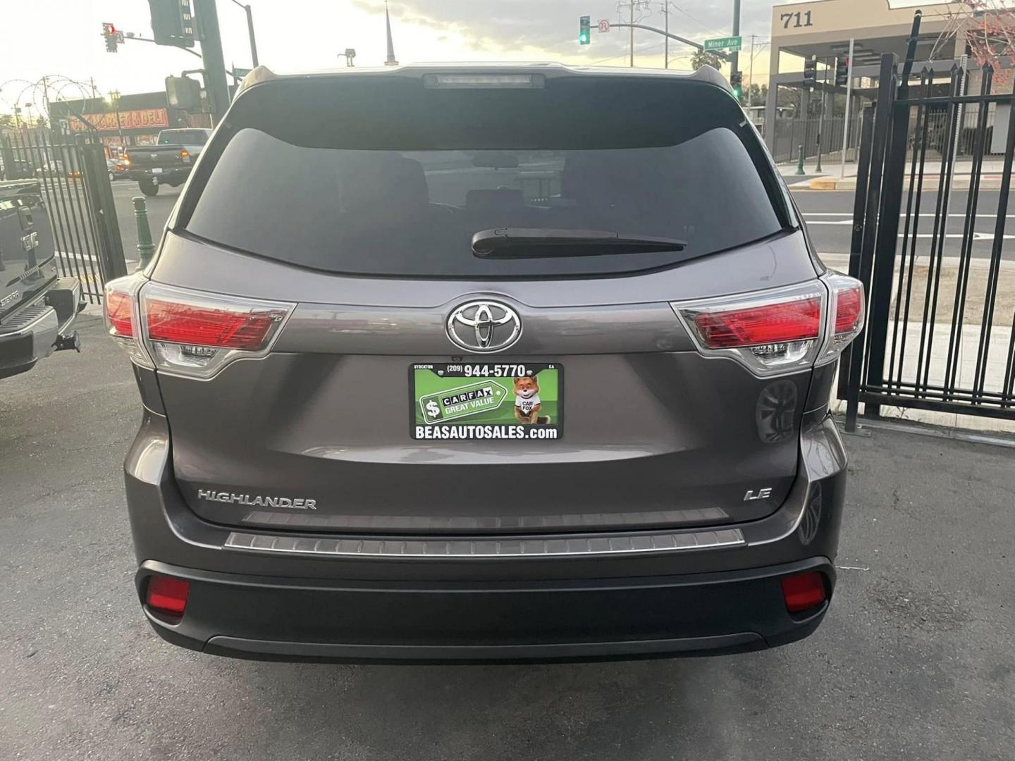 2015 Toyota Highlander LE FWD V6 (5TDZKRFH7FS) with an 3.5L V6 DOHC 24V engine, 6-Speed Automatic transmission, located at 744 E Miner Ave, Stockton, CA, 95202, (209) 944-5770, 37.956863, -121.282082 - Photo#9