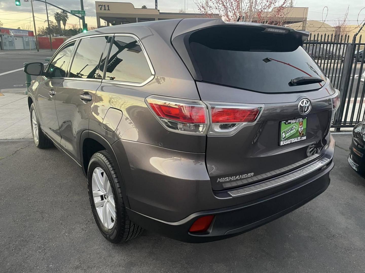 2015 Toyota Highlander LE FWD V6 (5TDZKRFH7FS) with an 3.5L V6 DOHC 24V engine, 6-Speed Automatic transmission, located at 744 E Miner Ave, Stockton, CA, 95202, (209) 944-5770, 37.956863, -121.282082 - Photo#8