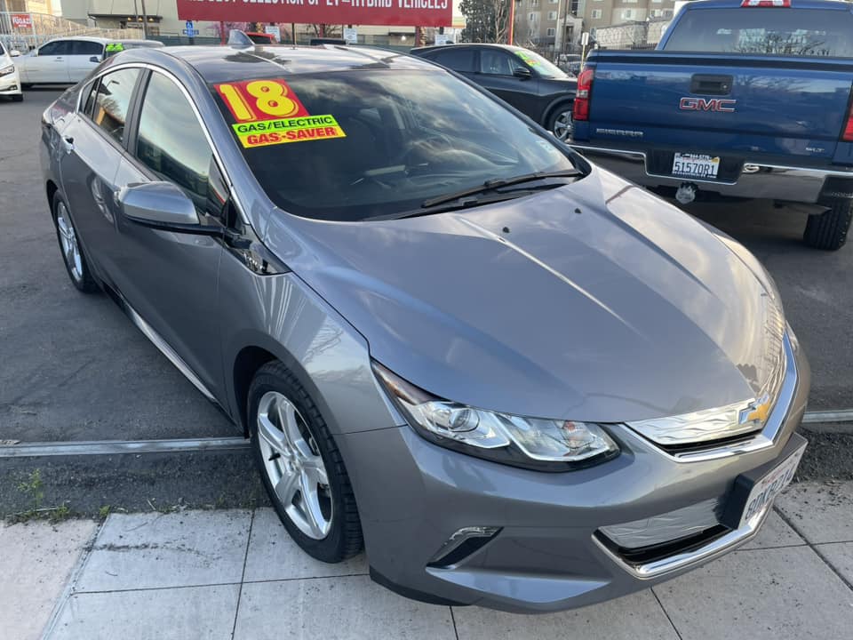 photo of 2018 Chevrolet Volt LT PLUG-IN HYBRID 