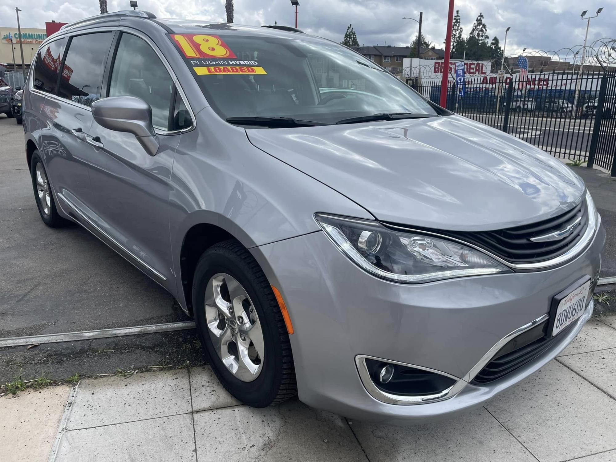 photo of 2018 Chrysler Pacifica Hybrid Touring L