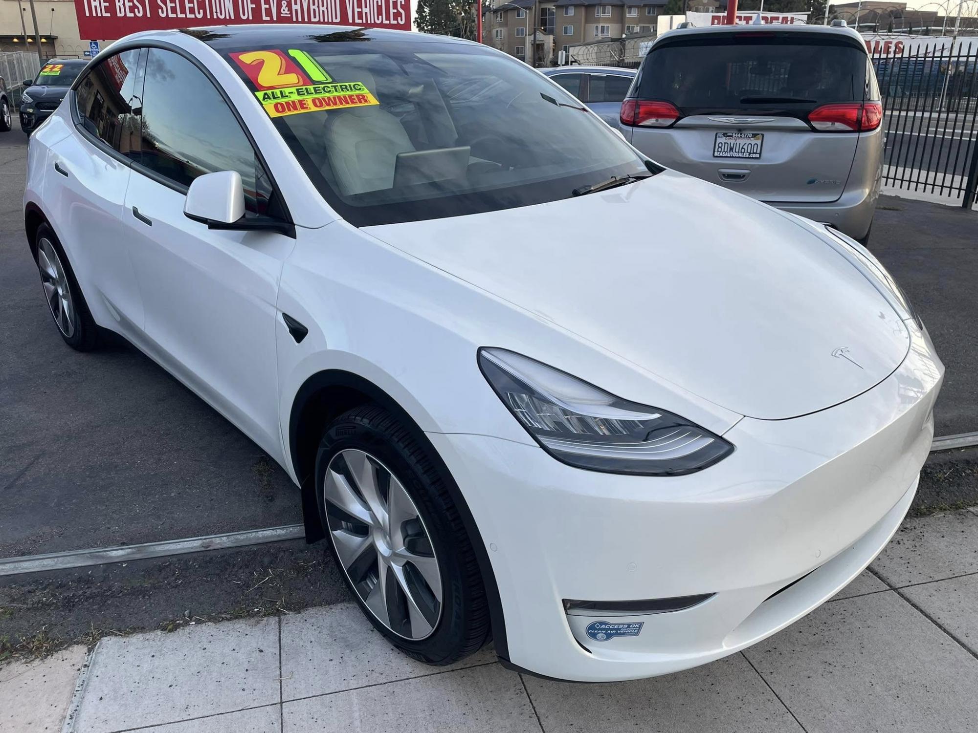 photo of 2021 Tesla Model Y Long Range dual motor AWD FULLY ELECTRIC VEHICLE 