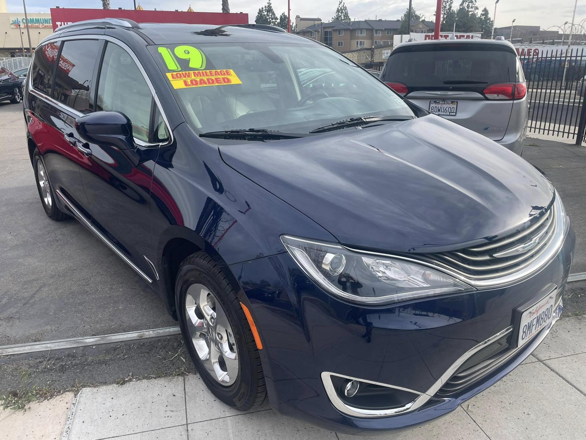 photo of 2019 Chrysler Pacifica Hybrid Touring L